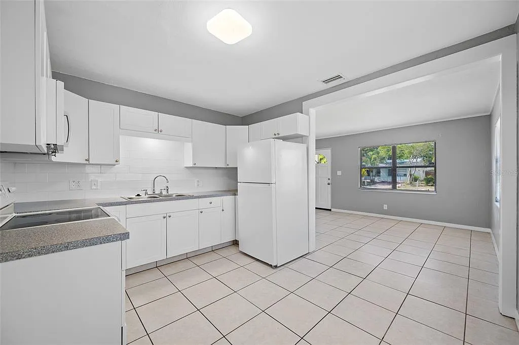 2 bed, 1.0 bath, 864 sqft, $1,795 — Photo 2