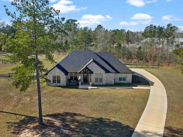 3030 Queens Way E, Marshall, TX 75672