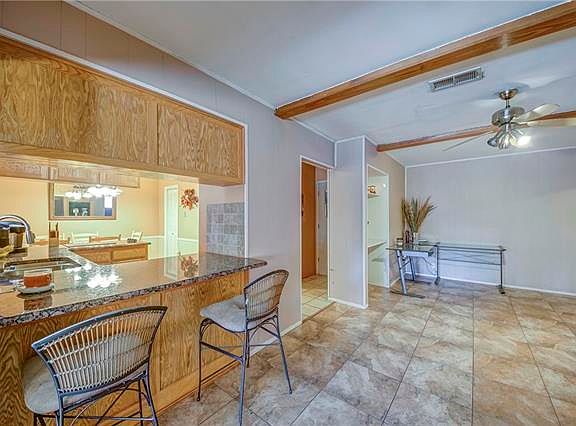 5th image of 937 Oak Cliff Dr