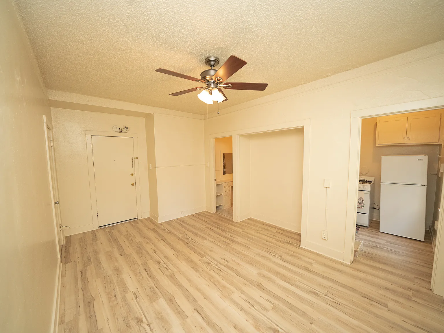 1 bed, 400 sqft, $1,395 — Photo 3