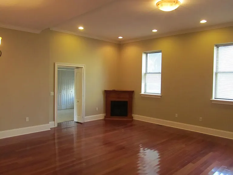 664 University Ave #4 — Photo 3