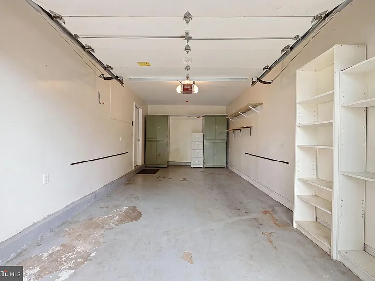 8715 Delcris Dr — Photo 45