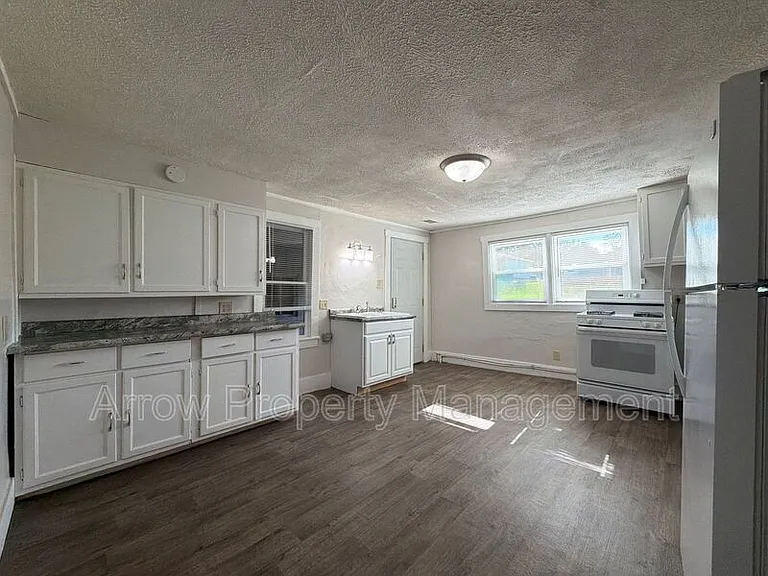 625 S 3rd St — Photo 5