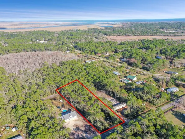 1605 Peachtree Rd, Apalachicola, FL 32320