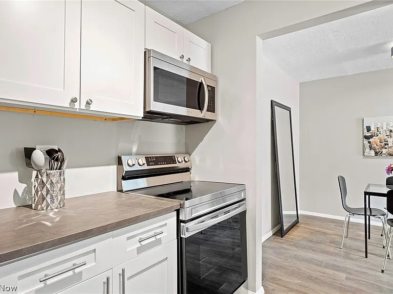 10526 Clifton Blvd #203 — Photo 8