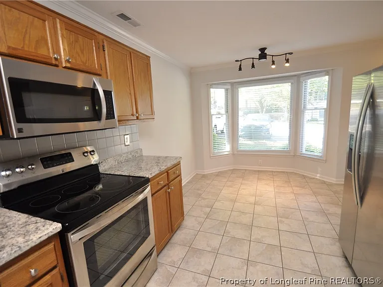 240 Beechtree Dr — Photo 10
