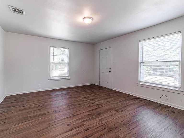 2622 W Johnson St — Photo 8