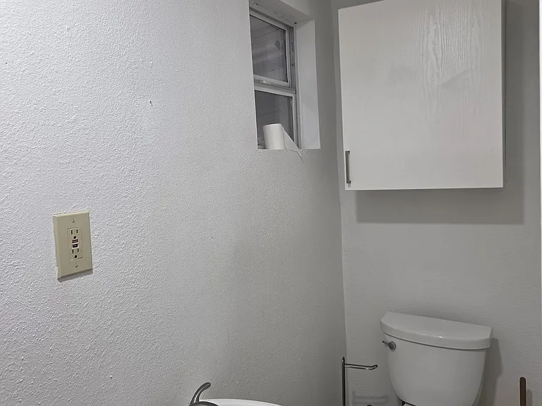 121 Hess St — Photo 5