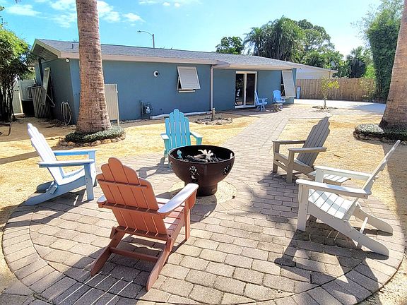 5th image of 15 Topaz Dr