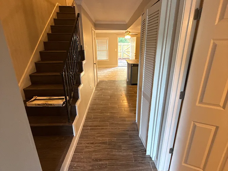 6049 Regent Mnr — Photo 2