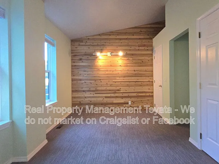 816 20th St #100 — Photo 21