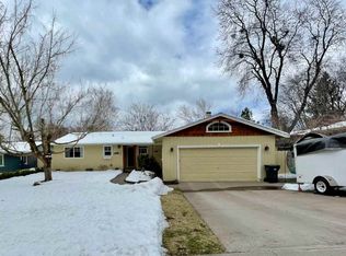 805 Caroline Ave, Mount Shasta, CA 96067