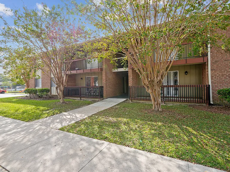 Lakeside Lakeview Community