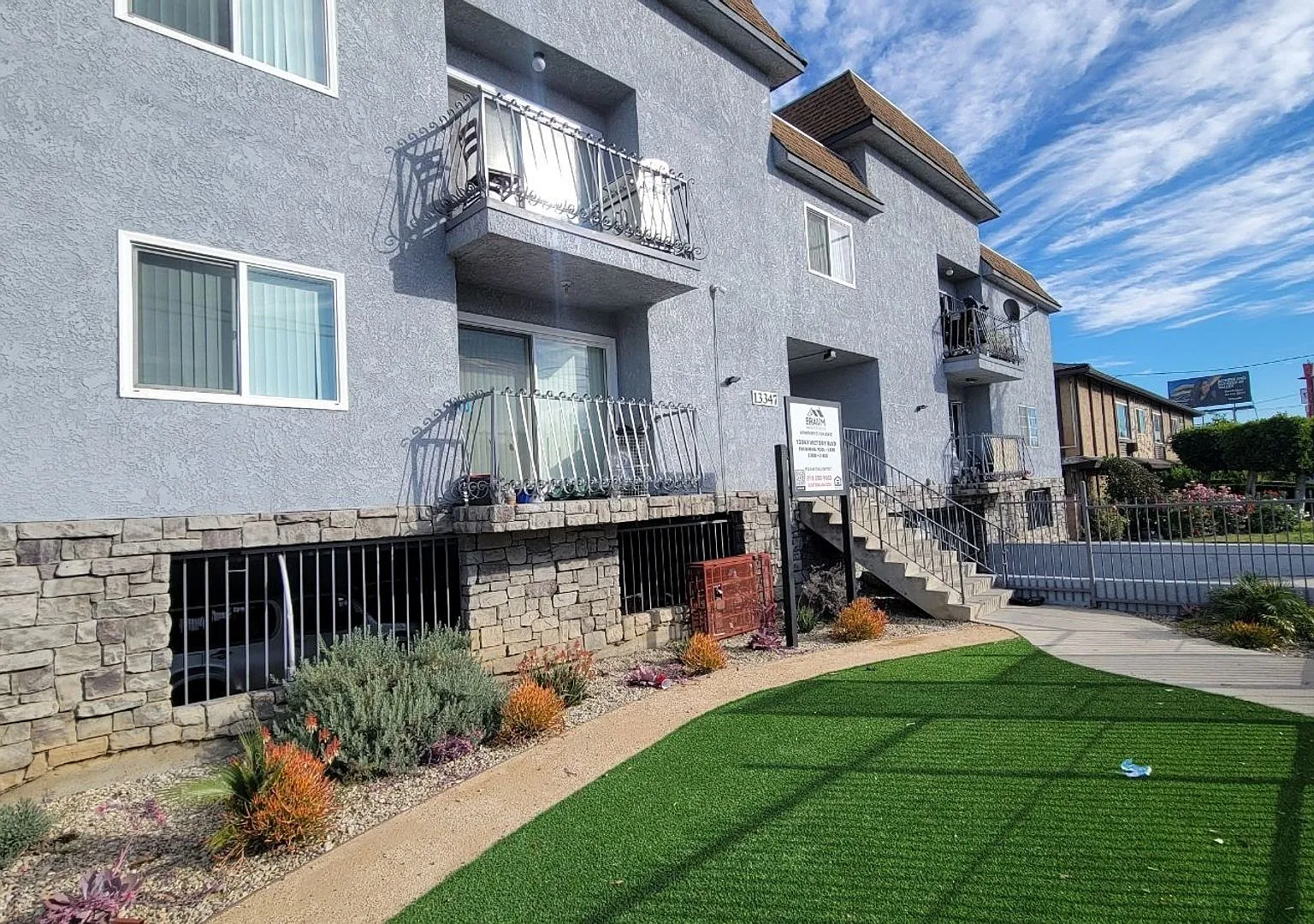 13347 VICTORY BLVD. — Photo 3