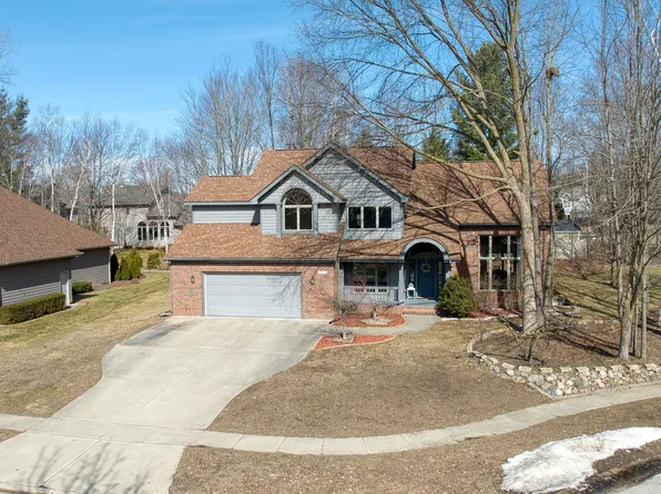 813 Honeysuckle Cir, Midland, MI 48642