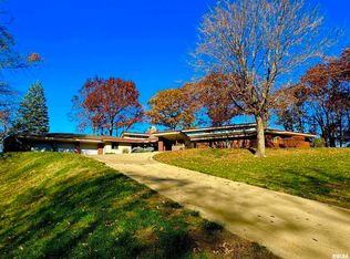 7 Sharon Ln, Fulton, IL 61252