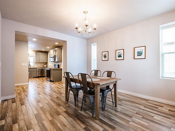 5th image of 613 E Lacrosse Ave