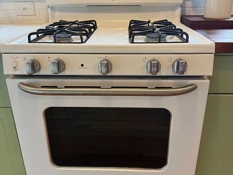 Retro-styled General Electric gas range