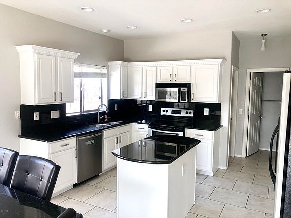5th image of 3919 W Desert Hollow Dr