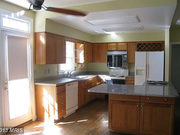 4th image of 9911 S Park Cir