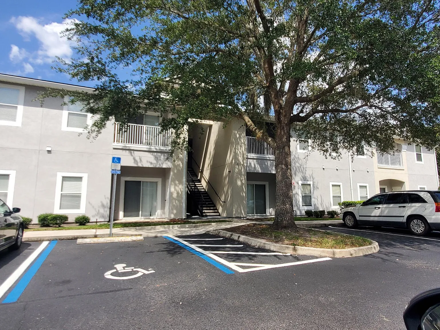 3 bed, 2.0 bath, 1335 sqft, $1,350 — Photo 4