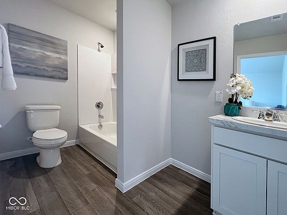 5th image of 2525 Walker Pl