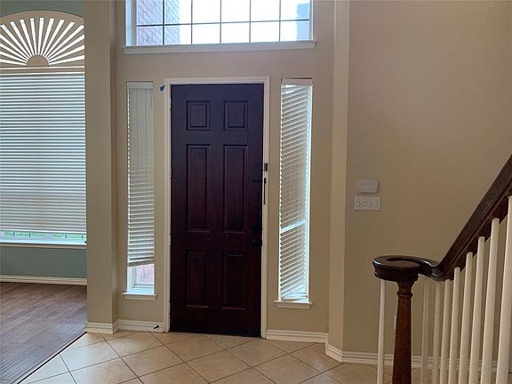4th image of 8806 Lakewood Dr