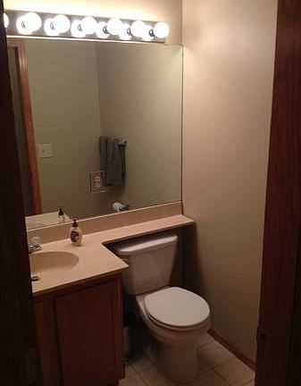Main level 1/2 bath