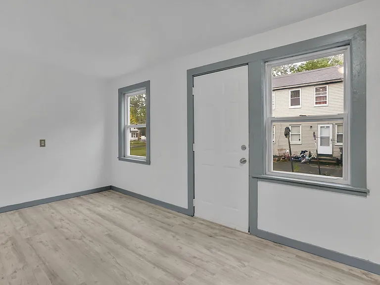 7 Decker Pl — Photo 8