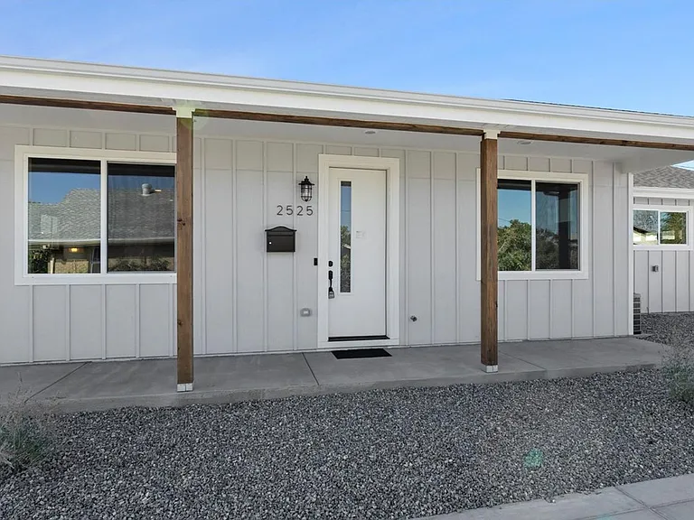 2525 W Wesley Ave — Photo 15