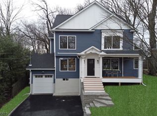 26 Briar Cliff Rd, Livingston, NJ 07039