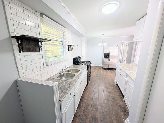 5th image of 70 Ruzelle Dr SW