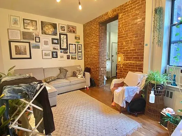 1229 1st Avenue image 1 of 7