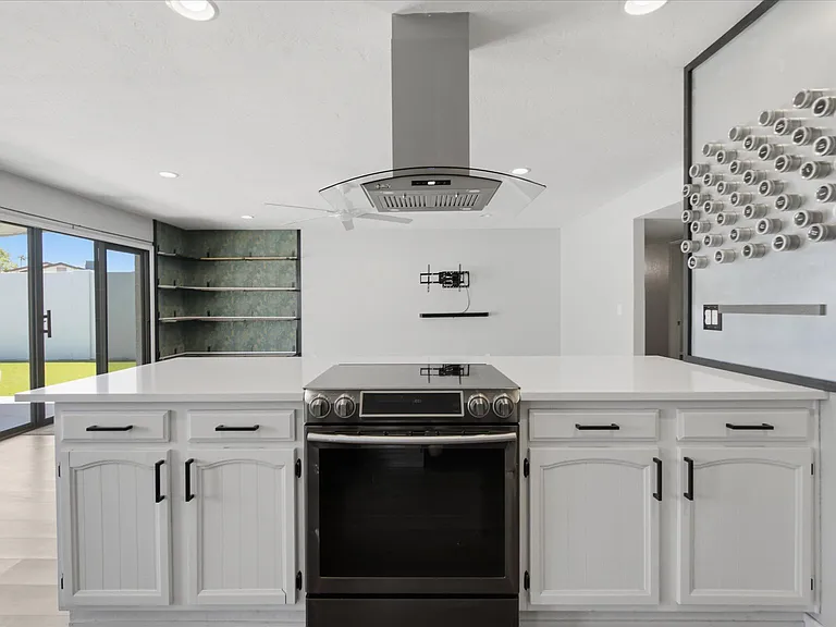 835 S 75th St — Photo 10