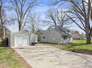 437 Linden Ave SW, Hutchinson, MN 55350