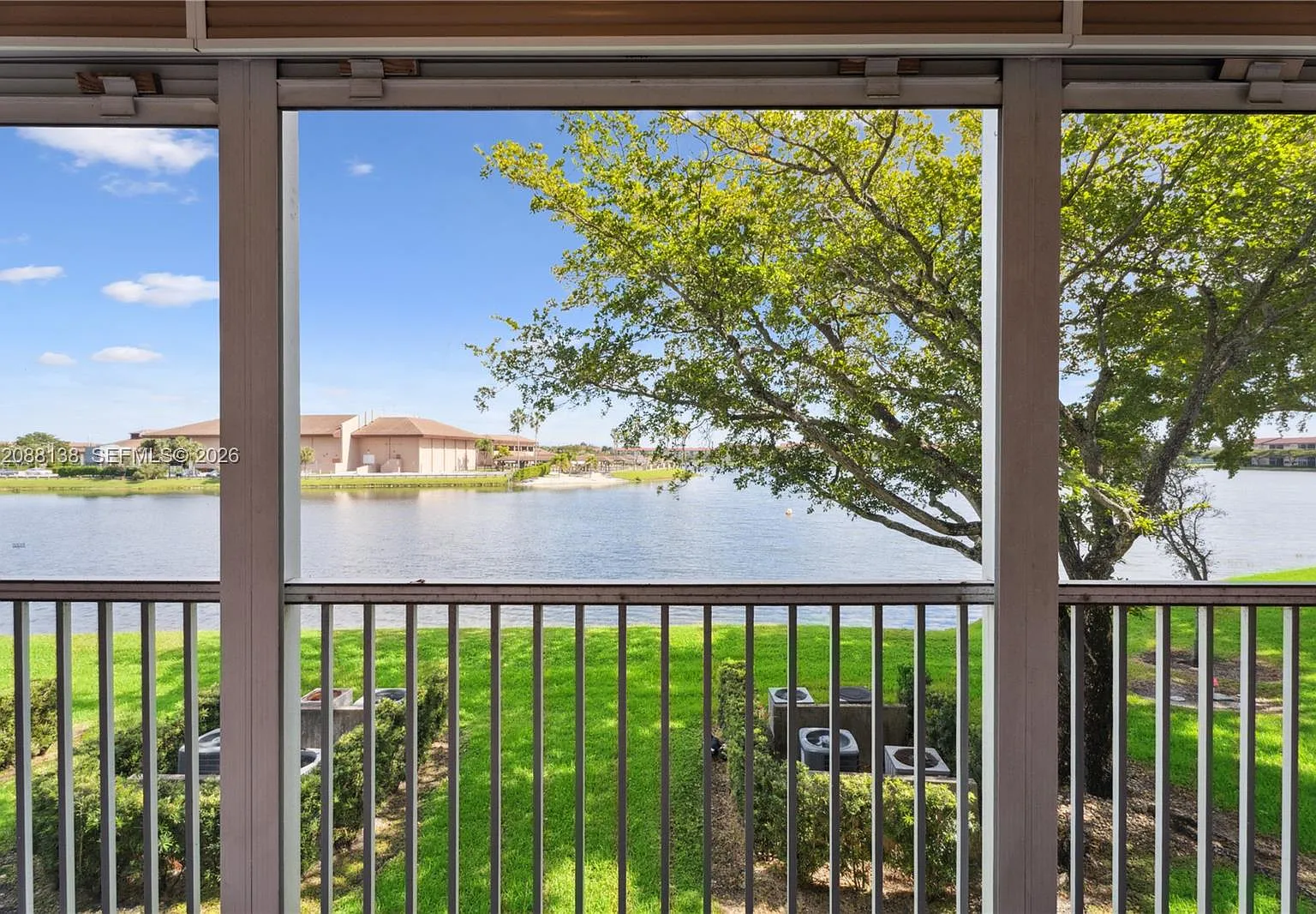 Ivanhoe West At Century V — Photo 1