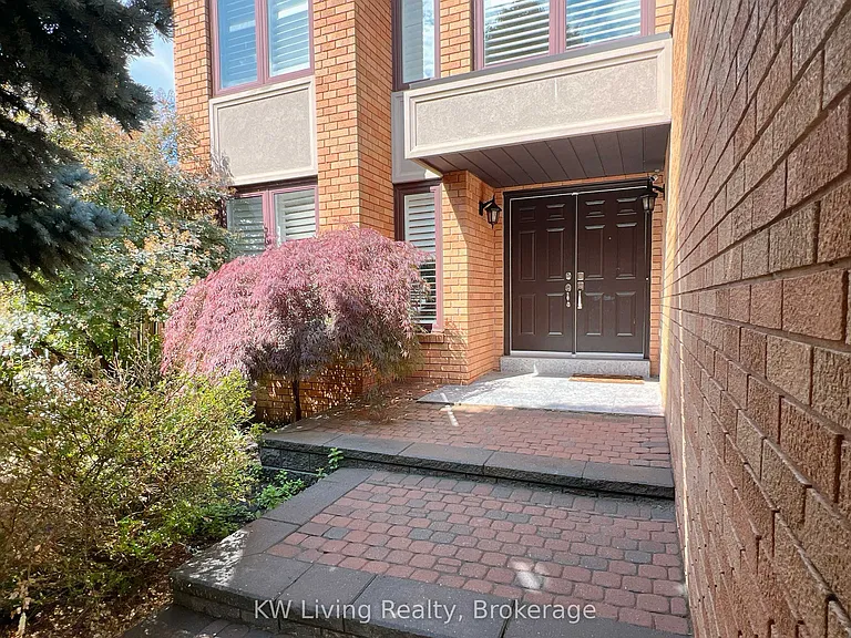 47 Waltham Cres — Photo 3