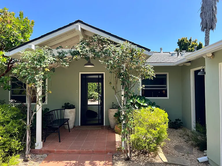 7980 Rio Vista Dr — Photo 2