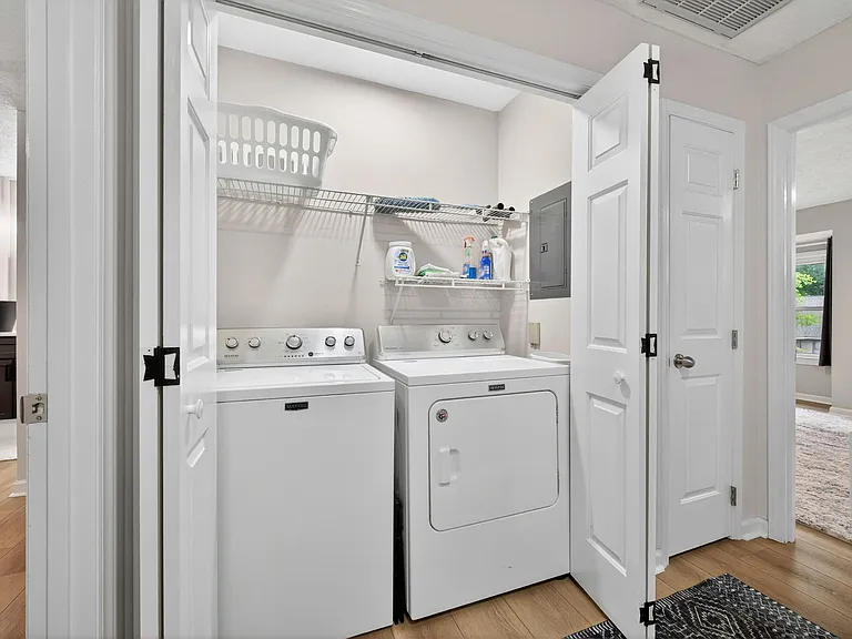 604 Broad Leaf Cir — Photo 37