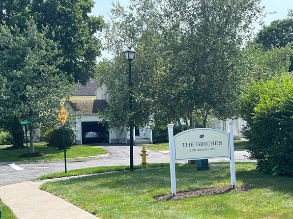 52 Emily Ln #52, Greenfield, MA 01301