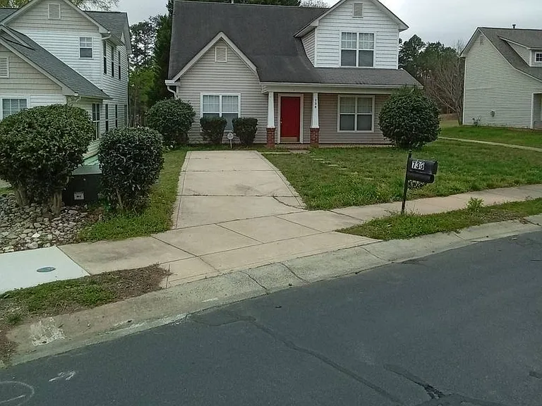 738 Ablow Dr — Photo 2