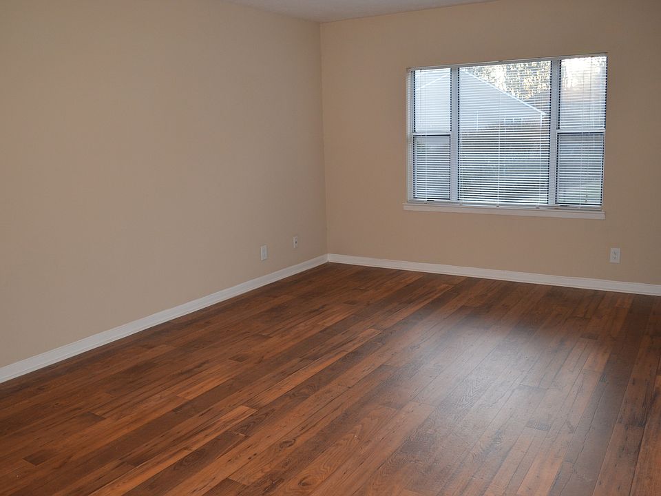 1st image of 606 Club Pkwy