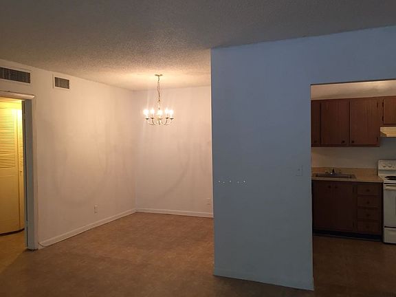 5th image of 4005 N University Dr #103