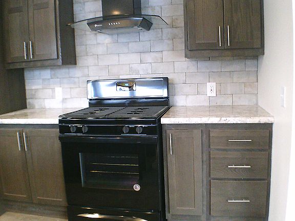 4th image of 3880 Emerald Park Dr