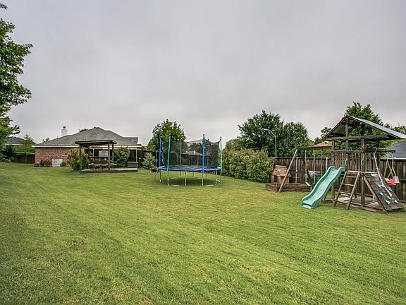 3rd image of 115 S Bending Oak Ln