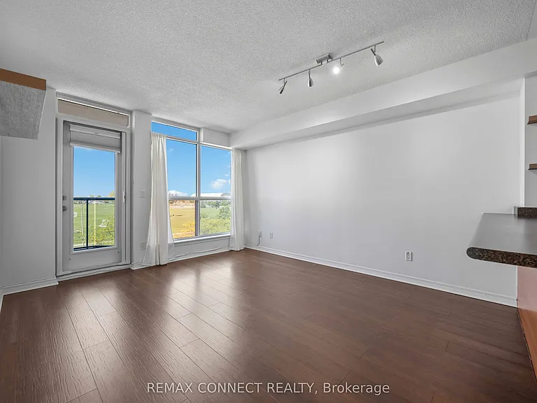 340 Watson St W #420 — Photo 10