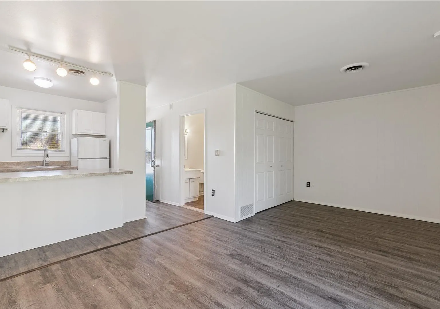 Flint Rd Apartments (Burneway Drive LLC) — Photo 1