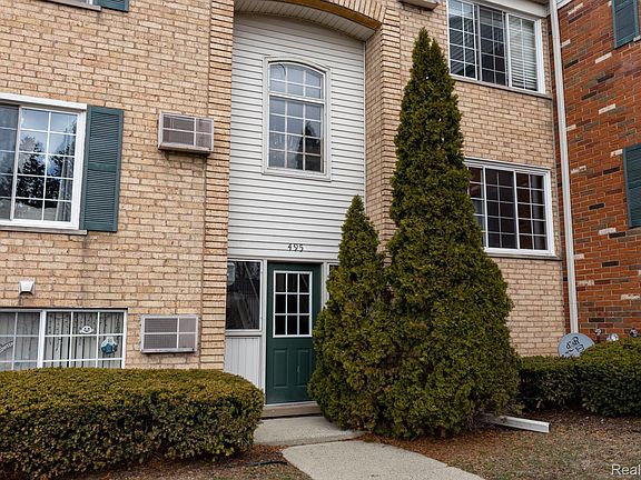 2nd image of 495 Miller Ave APT 212