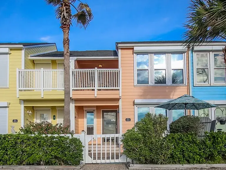 8316 Seawall Blvd #5 — Photo 3