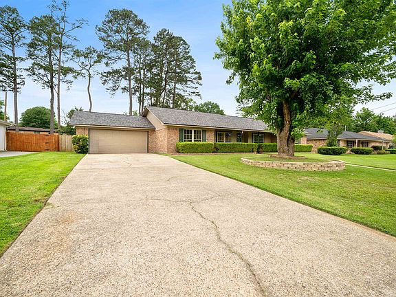 3rd image of 505 Country Club Dr